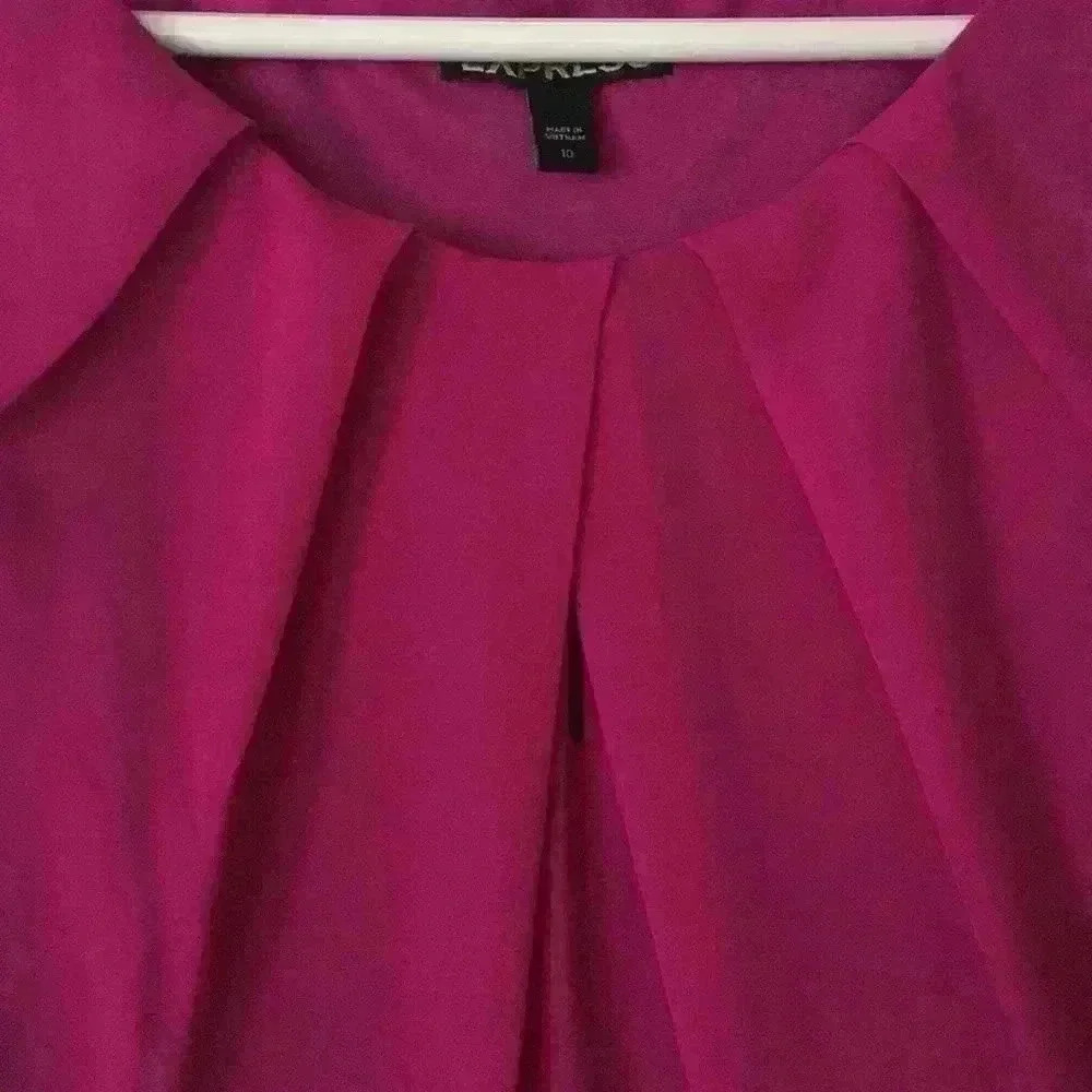 Express Fuchsia Keyhole neck dress - Picture 3 of 4